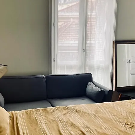 Stylish Parisian Montmartre 2br شقة باريس