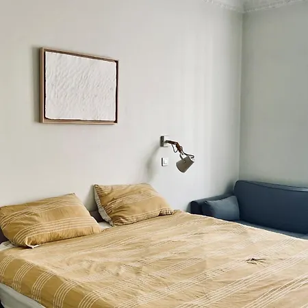 Stylish Parisian Montmartre 2br شقة باريس