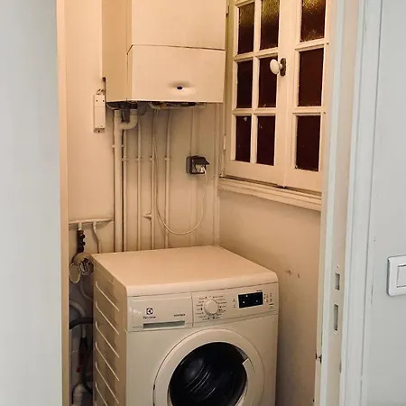 Stylish Parisian Montmartre 2br شقة *