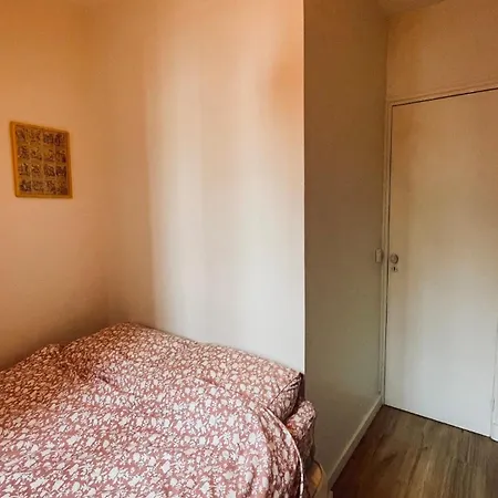 Stylish Parisian Montmartre 2br Parigi
