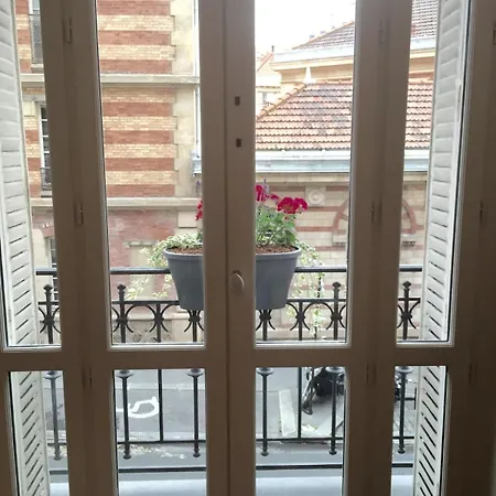 Stylish Parisian Montmartre 2br * باريس