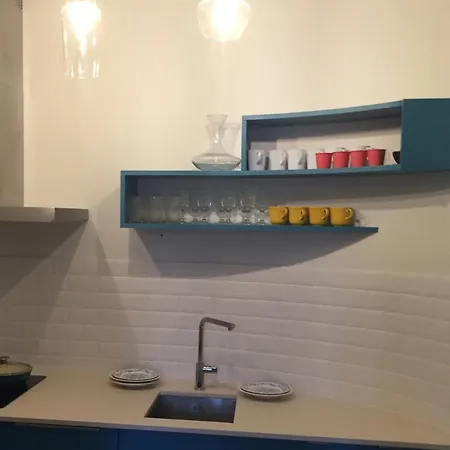 Stylish Parisian Montmartre 2br Appartamento Parigi
