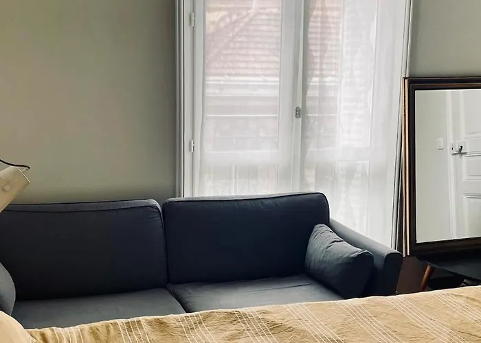 Stylish Parisian Montmartre 2br شقة باريس