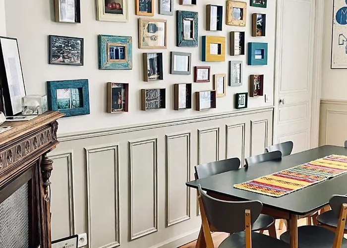 Stylish Parisian Montmartre 2br *