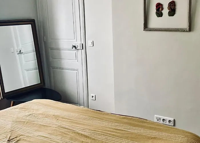 Stylish Parisian Montmartre 2br