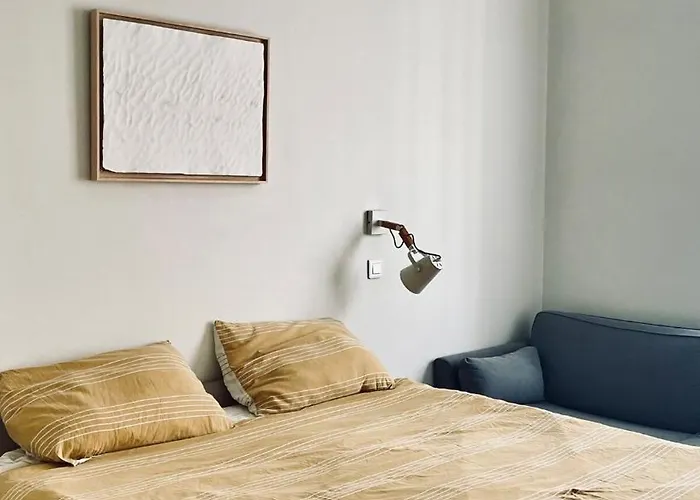 Stylish Parisian Montmartre 2br شقة باريس