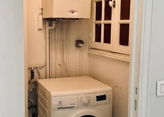 Stylish Parisian Montmartre 2br شقة *