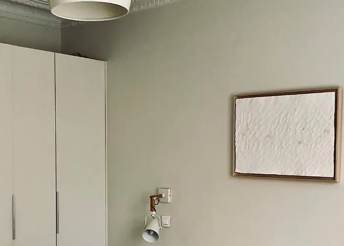 Stylish Parisian Montmartre 2br شقة
