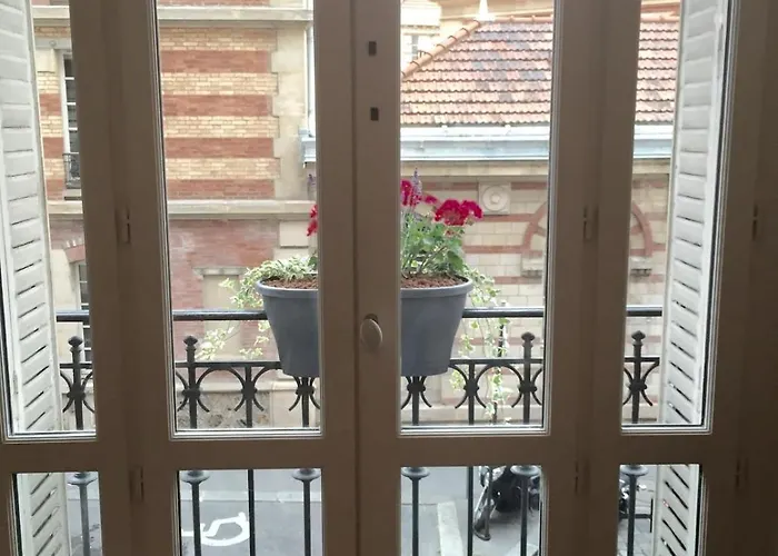 Stylish Parisian Montmartre 2br * باريس
