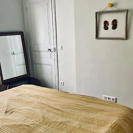 Stylish Parisian Montmartre 2br